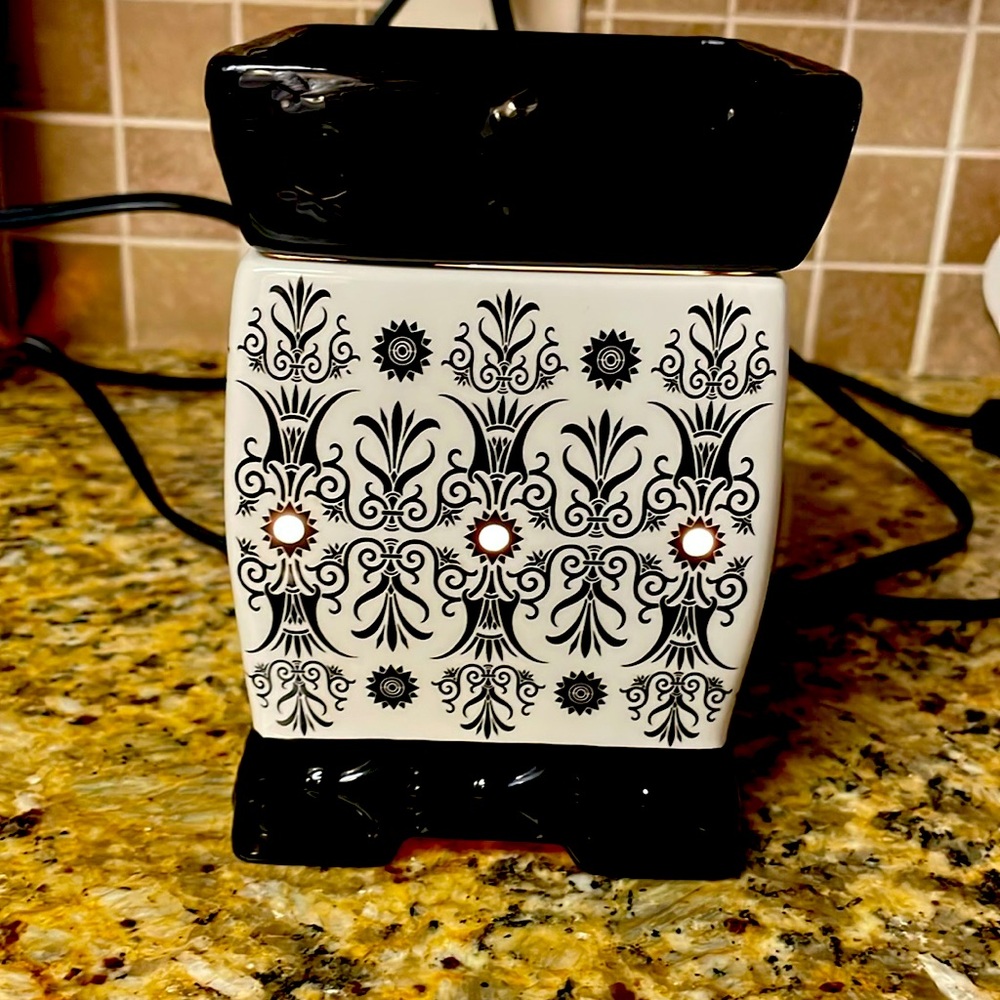 Full size Scentsy warmer